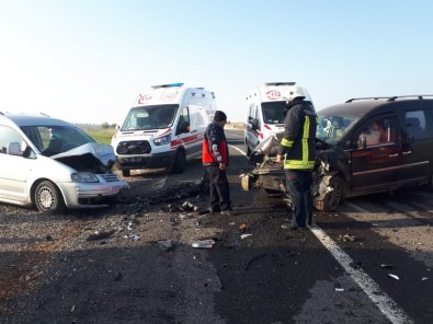 Şanlıurfa'da Otomobiller Çarpıştı Açıklaması 6 Yaralı
