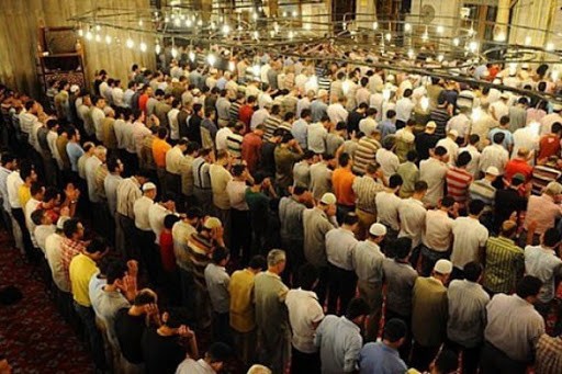 Camilerden dikkat çeken anons!