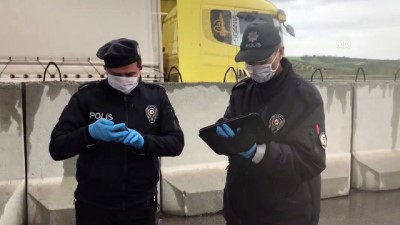 Adana'da Polisler Koronavirüse Karşı Maske Ve Eldivenle Uygulama Yaptı