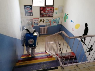 Altınova'da Okullar İlaçlandı