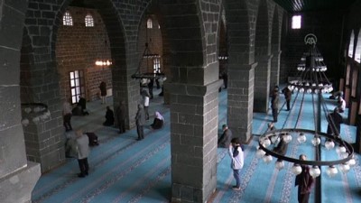 Diyarbakır'da İmamlar, Vatandaşlara 'Cemaatle Namaz Kılmamaları' Anonsu Yaptı