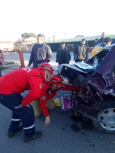 Edremit'te Trafik Kazası Açıklaması 4 Yaralı