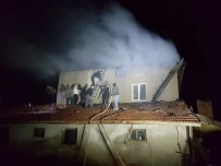 Gediz'in Göynükören Köyünde Çatı Yangını