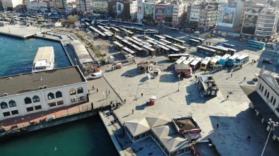 Korona Virüsü Nedeniyle İstanbul'da Meydanlar Boş Kaldı