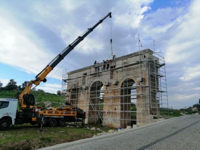 Patara'da Kent Kapısı Restore Ediliyor
