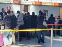 BAŞKONSOLOSLUK - Avrupa’dan dönen Türkleri taşıyan ilk uçak İstanbul Havalimanı'na indi