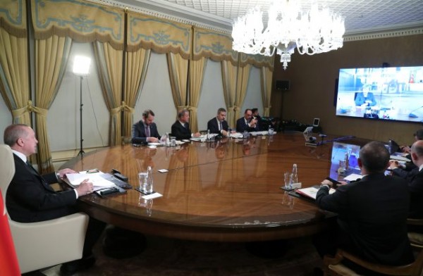 Liderler telekonferans yöntemiyle görüştü!