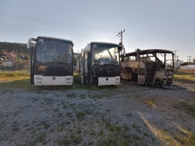 Bodrum'da 2 Otobüs Cayır Cayır Yandı