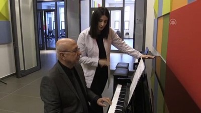 Hasan Amca Müzik Tutkusuyla Genç Kalıyor