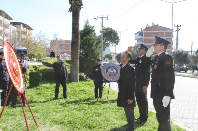 Kuyucak'ta Şehitler İçin Çelenk Sunuldu