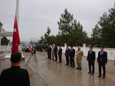 Samsat'ta 18 Mart Şehitleri Anma Kapsamında Çelenk Sunumu Gerçekleştirildi