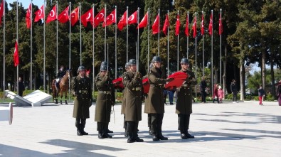 Şehitler Abidesi'nde Sade Tören