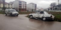 TİCARİ ARAÇ - Bafra'da Trafik Kazası Açıklaması 1 Yaralı