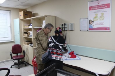 Doktorlar Askeri Üniforma İle Hizmet Verdi