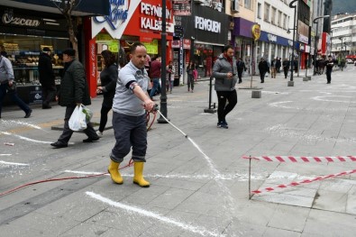 Karabük'te Cadde Ve Sokaklar Köpüklü Dezenfekte Ediliyor