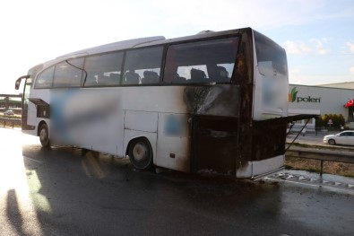 Manisa'da Seyir Halindeki Otobüs Alev Aldı