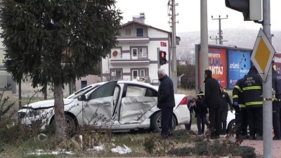 Niğde'de Polis Aracı İle Otomobil Çarpıştı Açıklaması 5 Yaralı