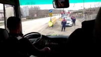 Otobüse Yolcu Gibi Binen Jandarma Personeli, Kural İhlali Yapan Sürücüleri Belirledi Haberi