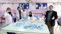 Sakarya'da Öğretmen Ve Öğrenciler Koronavirüse Karşı Maske Mesaisinde