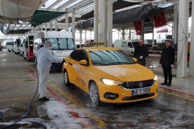 Salihli'de Toplu Taşıma Araçları Dezenfekte Edildi