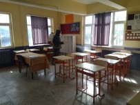 İLÇE MİLLİ EĞİTİM MÜDÜRÜ - Türkeli'deki Okullar Dezenfekte Edildi