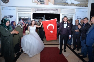 Düğünlerinde İdlib Şehitlerini Unutmadılar