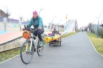 Göçmenler Avrupa'ya, O Bisikletiyle Türkiye Yolunda