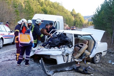 Kastamonu'da Ticari Minibüsle Otomobil Çarpıştı Açıklaması 1 Ölü, 6 Yaralı