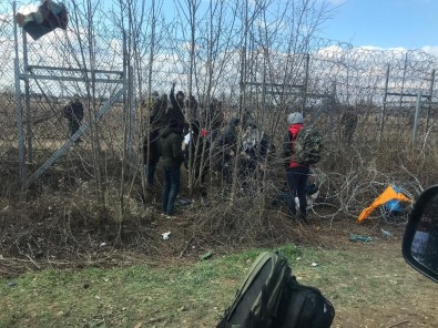 Mültecilerin Yunanistan'a geçişleri devam ediyor