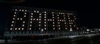 Üniversitelilerden Mehmetçik'e Destek Açıklaması Oda Işıklarıyla  'Bahar' Ve 'TSK' Yazdılar