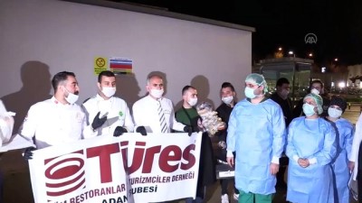 Adana'da Sağlık Çalışanlarına Yemek İkram Edildi