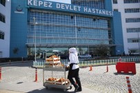 AKDENIZ ÜNIVERSITESI - Başkan Böcek'ten Sağlık Çalışanlarına Vitamin Desteği