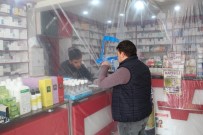 SAĞLIK SEKTÖRÜ - Batman'daki Eczaneden Korona Virüse Karşı Naylonlu Önlem
