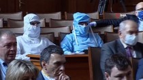 MECLIS BAŞKANı - Bulgar Vekilden Meclis'te Korona Virüs Protestosu
