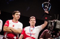 ONLINE - 'Calyx' Buğra Arkın, Amerikan Envy Takımına Transfer Oldu