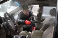 OTO TAMİRHANESİ - Fırsatçılara Kızdı, Vatandaşların Araçlarını Ücretsiz Dezenfekte Ediyor