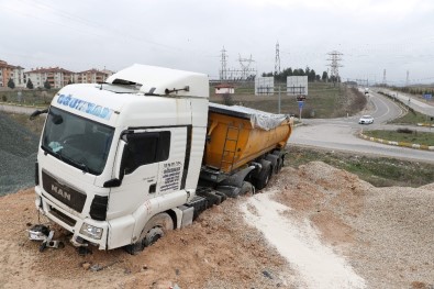 Freni Patlayan Tır Yoldan Çıktı Açıklaması 1 Yaralı