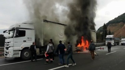 Kocaeli'de Seyir Halindeki Tırda Çıkan Yangın Söndürüldü