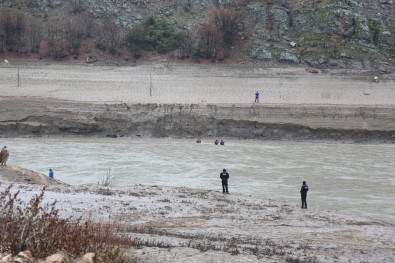 Munzur Çayı'na Düşen Uzman Çavuş Yılmaz Güneş'i Arama Çalışmaları Baraj Gölüne Kaydırıldı