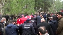 YANGINA MÜDAHALE - Bayrampaşa'daki Yangında Hayatını Kaybeden İtfaiye Eri Defnedildi