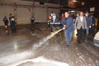 VİRANŞEHİR - Belediye Başkanı Selih Ekinci Sokakları Dezenfekte Etti