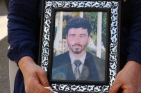 OTURMA EYLEMİ - HDP Önündeki Evlat Nöbetine Bir Aile Daha Katıldı