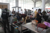 YÜKSEK ATEŞ - İstanbul Havalimanı'nda Yolcu Ve Personellerin Ateşi Ölçülmeye Başlandı
