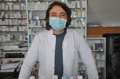 Kars'ta Eczacılardan Şeritli Korona Virüs Önlemi