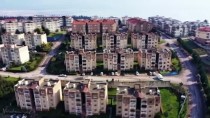 Kocaeli'de 'Evde Kal' Önerisine Uyan Vatandaşlar Balkonda Egzersiz Yaptı