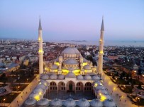 KANDIL GECESI - Korona Virüs Nedeniyle Camiler Kandilde Boş Kaldı