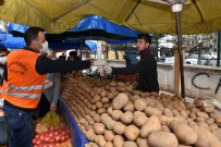 BELEDİYE BAŞKAN YARDIMCISI - Korona Virüsten Korunmak İçin Pazar Esnafı Ve Vatandaşlara Maske Ve Eldiven