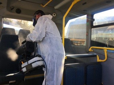 Maltepe'de Hatlı Minibüsler Korona Virüsüne Karşı İlaçlı Su İle Dezenfekte Edildi
