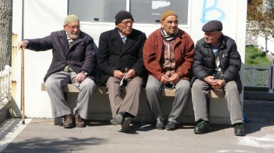 (Özel) Korona Virüsüne Aldırış Etmeyip Caddelere Akın Ettiler