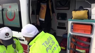 Anadolu Otoyolu'nun Düzce Kesiminde Bariyerlere Çarpan Araçtaki 5 Kişi Yaralandı